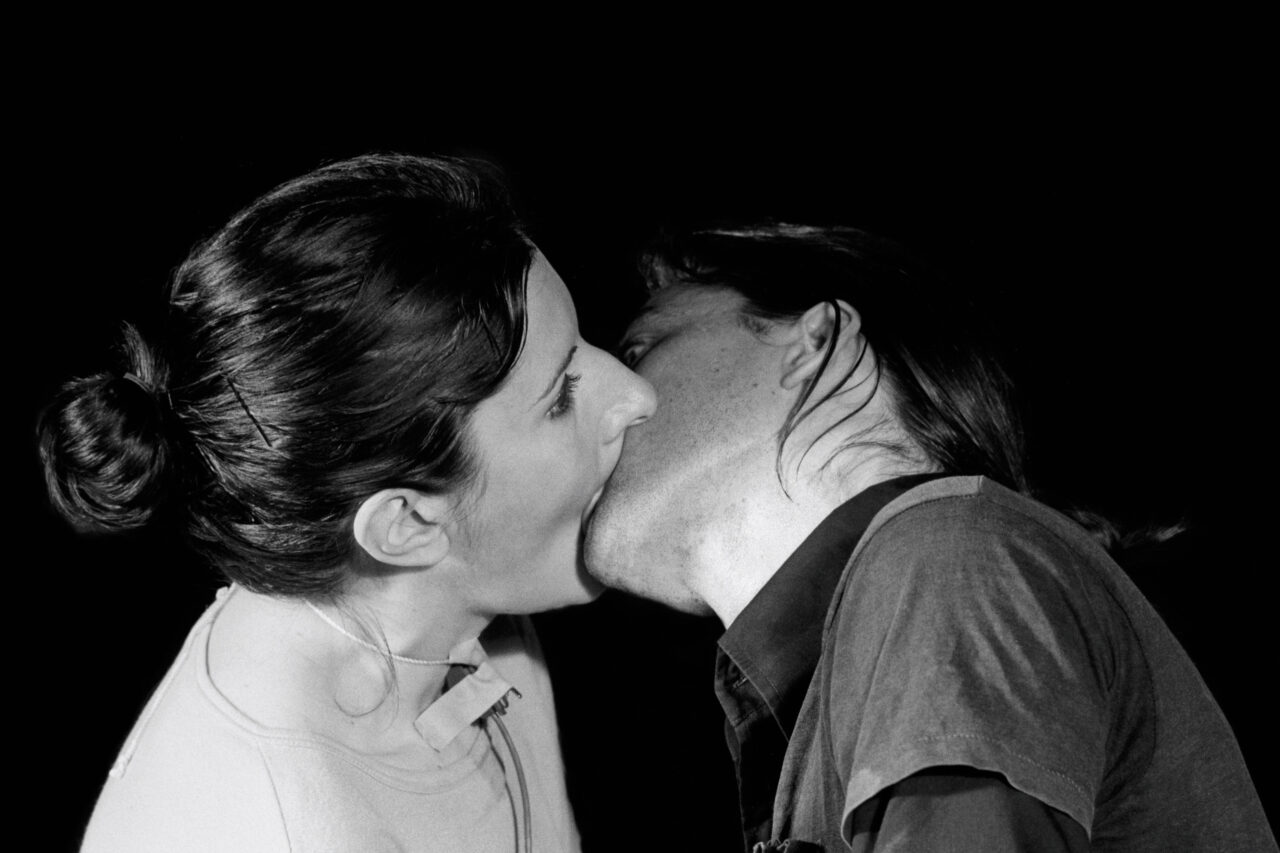 Ulay / Marina Abramović Breathing In/ Breathing Out. Ulay / Marina Abramović Breathing In/ Breathing Out. Ulay / Marina Abramović Breathing In/ Breathing Out. Z dovoljenjem arhiva Marine Abramović.
